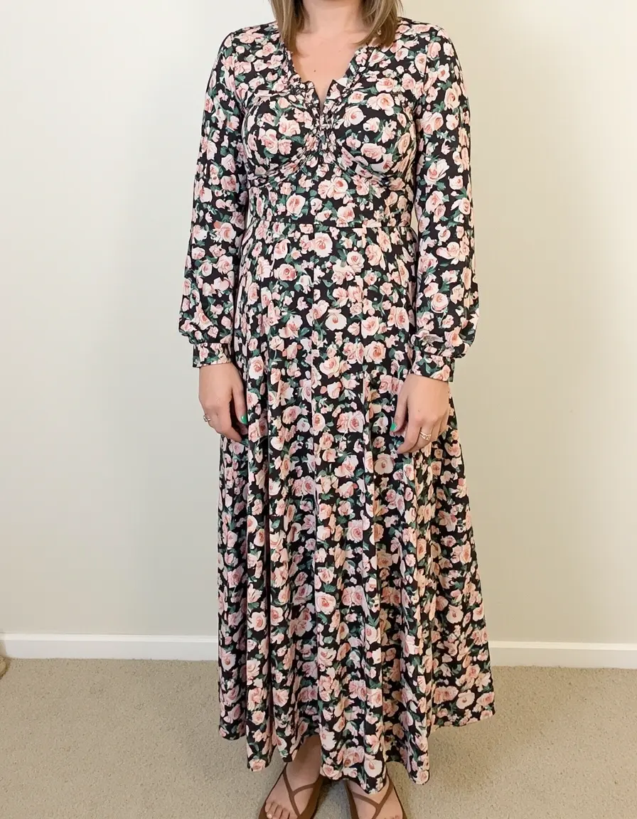 Abito midi floreale con maniche lunghe